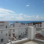 Modern Villa, 4 Bedrooms, Private Pool, Close To Coral Bay Strip *