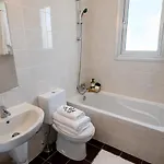Modern Villa, 4 Bedrooms, Private Pool, Close To Coral Bay Strip Villa