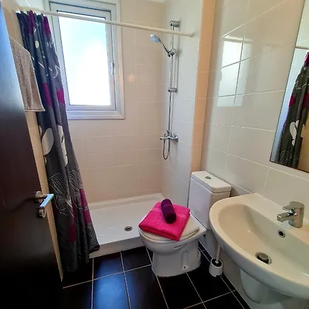 Villa Modern Villa, 4 Bedrooms, Private Pool, Close To Coral Bay Strip