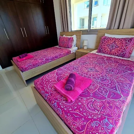 Modern Villa, 4 Bedrooms, Private Pool, Close To Coral Bay Strip Villa