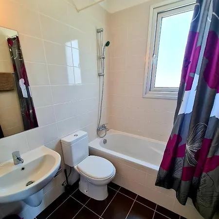 Villa Modern Villa, 4 Bedrooms, Private Pool, Close To Coral Bay Strip *