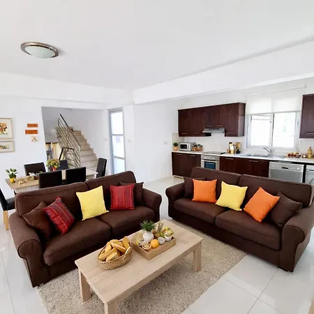 Villa Modern Villa, 4 Bedrooms, Private Pool, Close To Coral Bay Strip *
