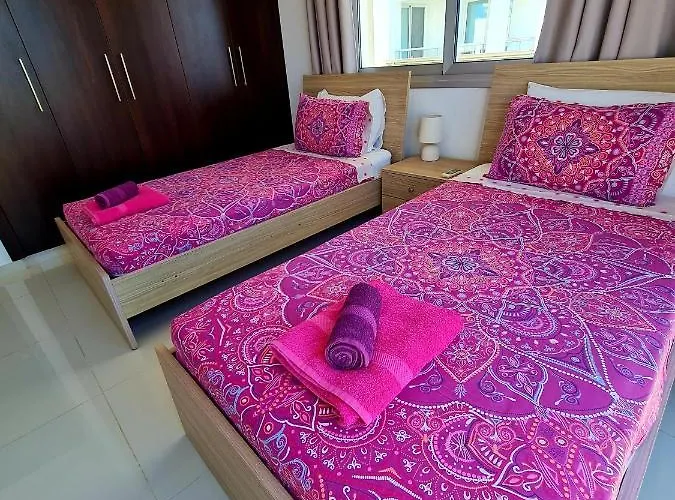 Modern Villa, 4 Bedrooms, Private Pool, Close To Coral Bay Strip Vilă