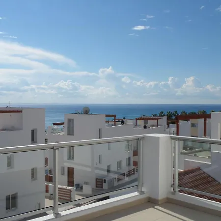 Modern Villa, 4 Bedrooms, Private Pool, Close To Coral Bay Strip *