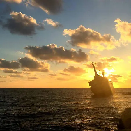 Villa Modern Villa, 4 Bedrooms, Private Pool, Close To Coral Bay Strip *