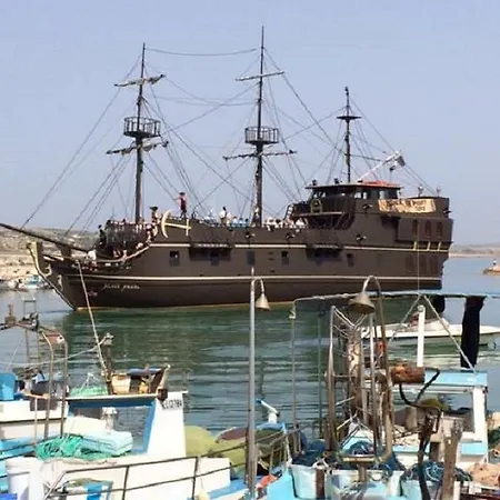 Βίλα Modern Villa, 4 Bedrooms, Private Pool, Close To Coral Bay Strip