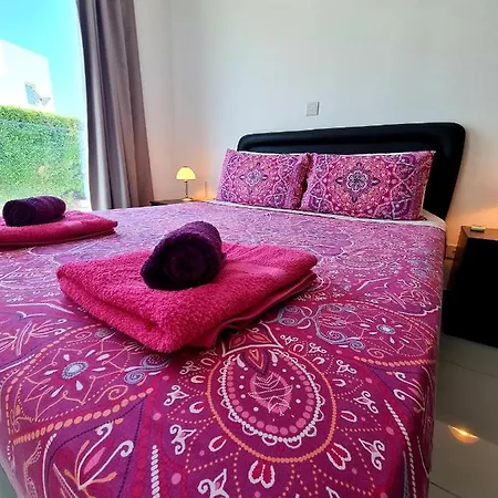 Villa Modern Villa, 4 Bedrooms, Private Pool, Close To Coral Bay Strip *