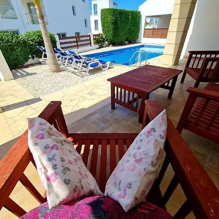 Modern Villa, 4 Bedrooms, Private Pool, Close To Coral Bay Strip *