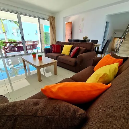 Modern Villa, 4 Bedrooms, Private Pool, Close To Coral Bay Strip Peyia