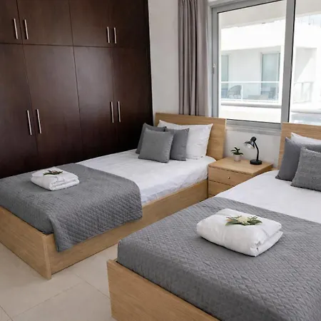 Modern Villa, 4 Bedrooms, Private Pool, Close To Coral Bay Strip