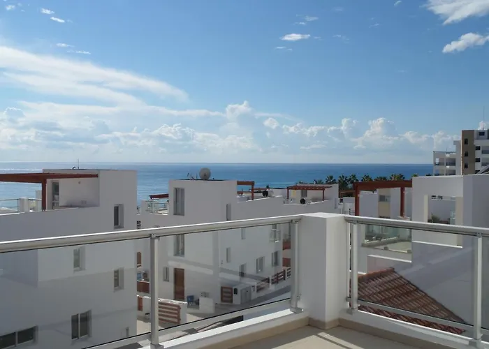 Modern Villa, 4 Bedrooms, Private Pool, Close To Coral Bay Strip *