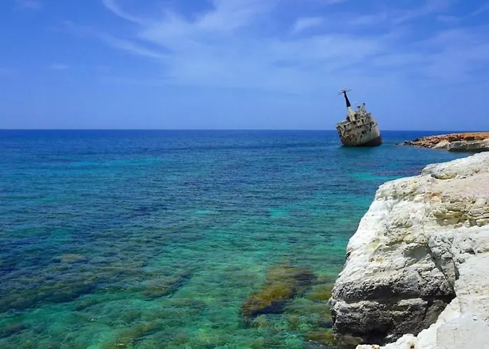 Modern Villa, 4 Bedrooms, Private Pool, Close To Coral Bay Strip Villa