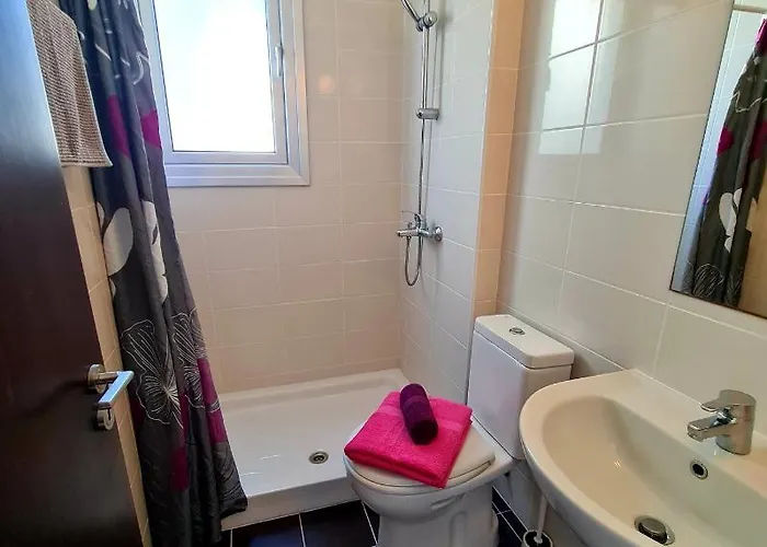 Villa Modern Villa, 4 Bedrooms, Private Pool, Close To Coral Bay Strip