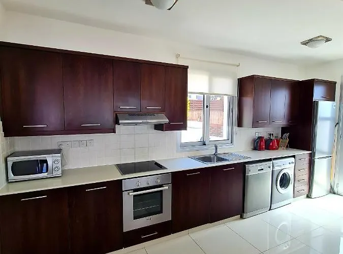 Villa Modern Villa, 4 Bedrooms, Private Pool, Close To Coral Bay Strip