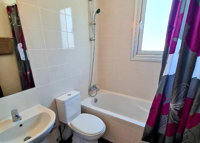 Villa Modern Villa, 4 Bedrooms, Private Pool, Close To Coral Bay Strip *